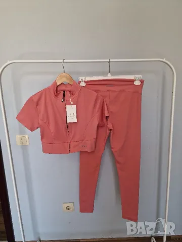 Страхотен дамски сет OYSHO размер XL /L , нов с етикет, снимка 9 - Спортни екипи - 49580211