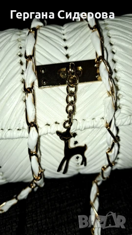 Малка бяла чанта ръчно направена , снимка 3 - Чанти - 51399597