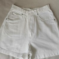 Бели къси панталонки , снимка 1 - Къси панталони и бермуди - 42212473