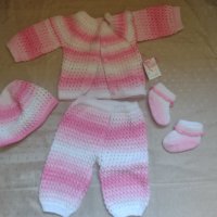 Плетен бебешки костюм в розово и бяло , снимка 1 - Комплекти за бебе - 41456027