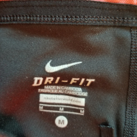 Спортен лот от клин и потниче на Nike, снимка 2 - Клинове - 36204350