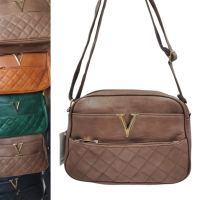 Стилна и практична дамска чанта от еко к. с метален елемент V Цветове: светло кафяв,тъмно кафяв,чере, снимка 1 - Чанти - 44807431