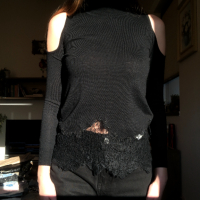 Черна блуза Guess, размер XS, снимка 5 - Блузи с дълъг ръкав и пуловери - 44827751