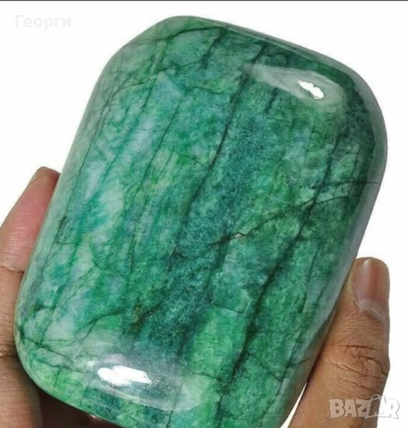 Уникален огромен зелен Смарагд 3010 карата, снимка 1