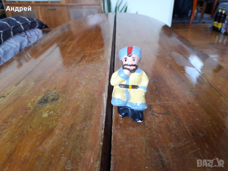 Стара керамична фигурка,човече, снимка 1