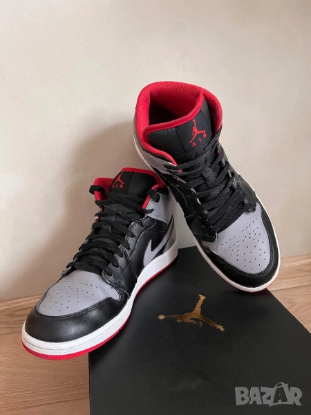 ОРИГИНАЛНИ Nike Air Jordan 1 mid в размер EUR42, снимка 1