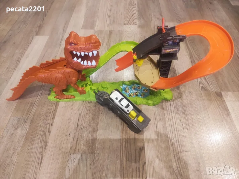 Продавам - писта Hot Wheels "Динозавър Т-рекс", снимка 1