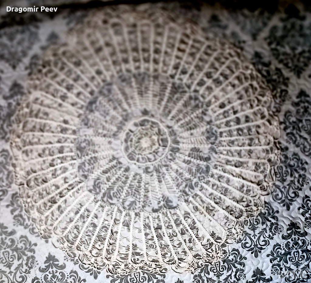 Продавам ново ръчно плетено каре екрю, снимка 1