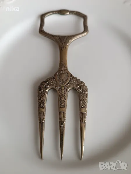 Викторианска вилица за хляб, посребрена с маркировка., снимка 1