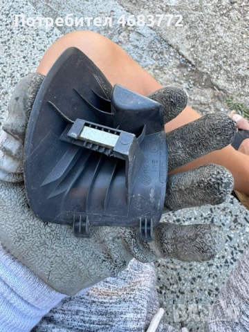 Капаче в багажника дясно на Фолксваген Туран Vw Folkwagen Touran 1t0864552b само за 10лв., снимка 2 - Части - 52808807