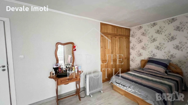 Продава се масивна двуетажна къща с гараж в гр. Мартен, снимка 8 - Къщи - 53354093