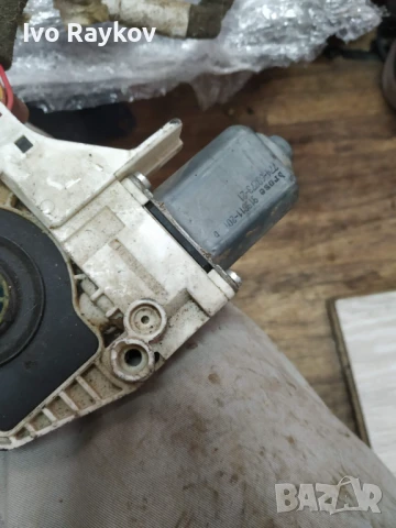 Електромотор за стъклоподемник за Audi A4 Avant B8 , 8K0 959 812 A, снимка 2 - Части - 51208679