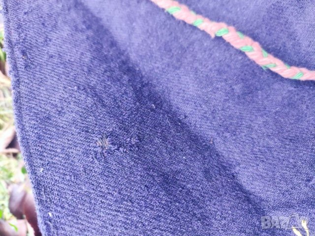 Продавам Престилка  с бродерия цветя, снимка 3 - Антикварни и старинни предмети - 38646487