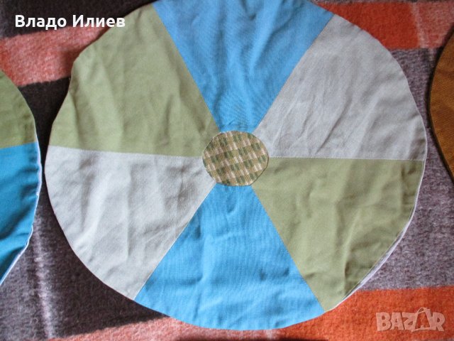 Възглавници кръгли многоцветни/ушити от майстор -шивач/  и квадратни/зелени и червени/ за стол, снимка 3 - Възглавници - 33814572