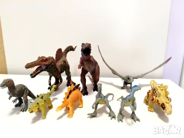Лот фигурки на динозаври, лего и Mattel