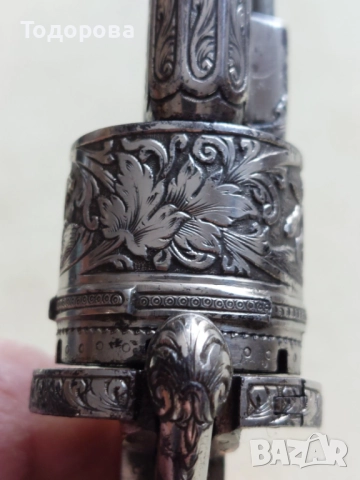 Прекрасно старо револверче с уникално красива гравюра,револвер,пищов, ятаган, сабя, 1 960 лв, снимка 10 - Антикварни и старинни предмети - 52093652