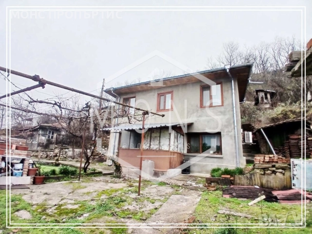 Двуетажна къща със собствен двор в гр. Велико Търново, кв. Асенов., снимка 7 - Къщи - 52661059