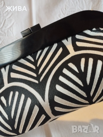 ЕСТЕСТВЕНА КОПРИНА дамски клъч в черно и сиво металик