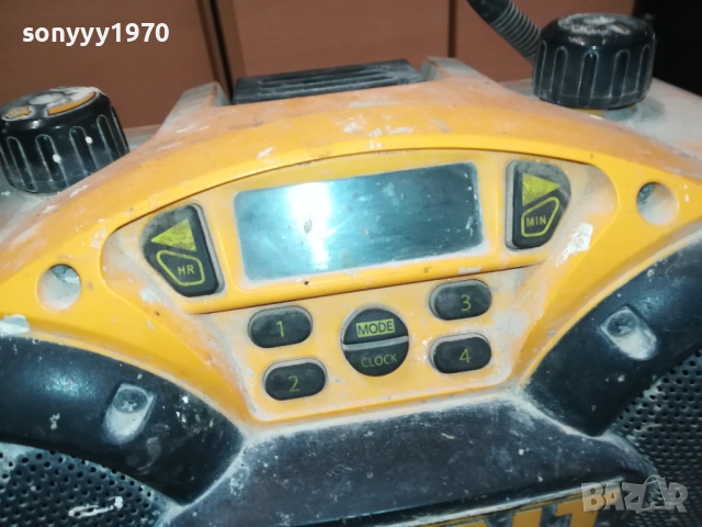 СТРОИТЕЛНО РАДИО DEWALT-220В 2209251133, снимка 11 - Радиокасетофони, транзистори - 51793030
