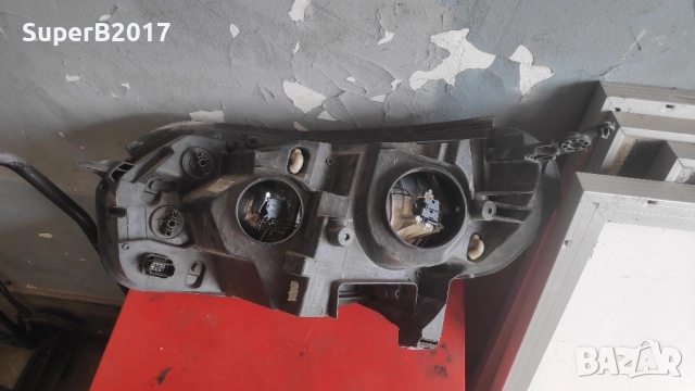 Продавам - оригинален десен фар за Toyota ProAce 2019 г. със счупено стъкло , снимка 3 - Части - 52193385