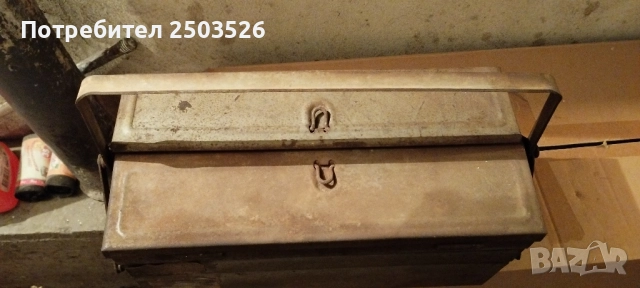 Стара метална кутия за инструменти