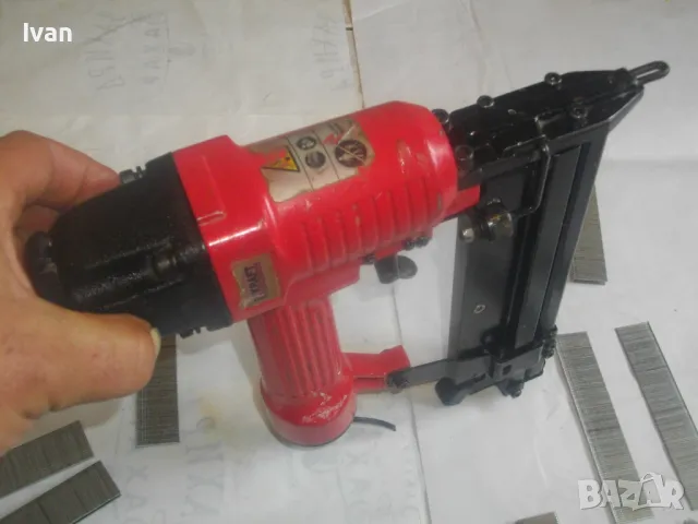 АВСТРИЙСКИ ПНЕВМАТИЧЕН ТАКЕР комбиниран скоби-пирони 16-32 мм Почти нов ОТЛИЧЕН KRAFT Werkzeuge 915, снимка 9 - Други инструменти - 47782072