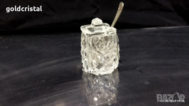 стар кристален съд за хайвер 