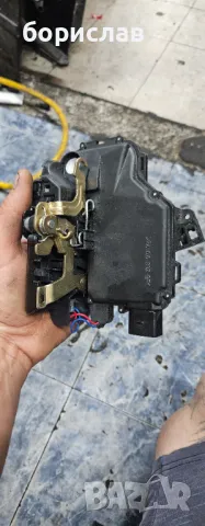 Предна лява брава за Фолксваген голф 4 , снимка 2 - Части - 47561669