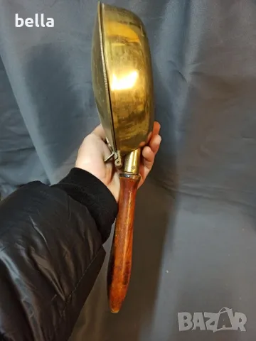 СТАР БРОНЗОВ СЪД С КАПАК И ДЪРВЕНА ДРЪЖКА, снимка 3 - Антикварни и старинни предмети - 48424312