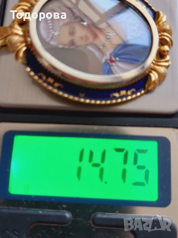 Уникално красив златен медальон злато 750 с емайл поставени три брилянта и два рубина, снимка 14 - Колиета, медальони, синджири - 52030486