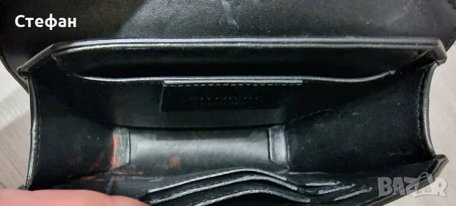 Оригинална Givenchy черна кожена чанта с верига и сребърна закопчалка – Made in Italy, снимка 4 - Чанти - 55768471