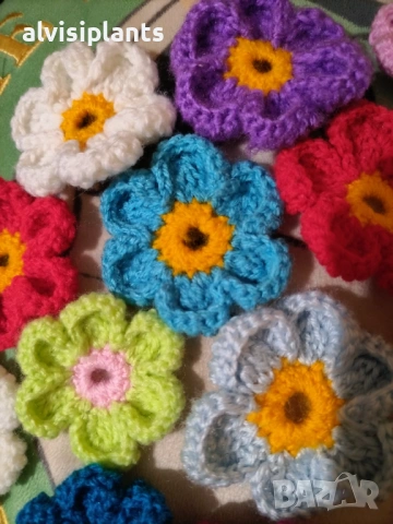 Комплект 30 броя плетени цветя с големина 5 см за декорация, снимка 3 - Други - 53214131