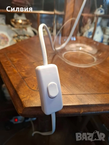 Стилна настолна лампа с основа от прозрачно стъкло и плисиран абажур, снимка 6 - Настолни лампи - 53642507