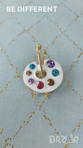 Брошка палитра