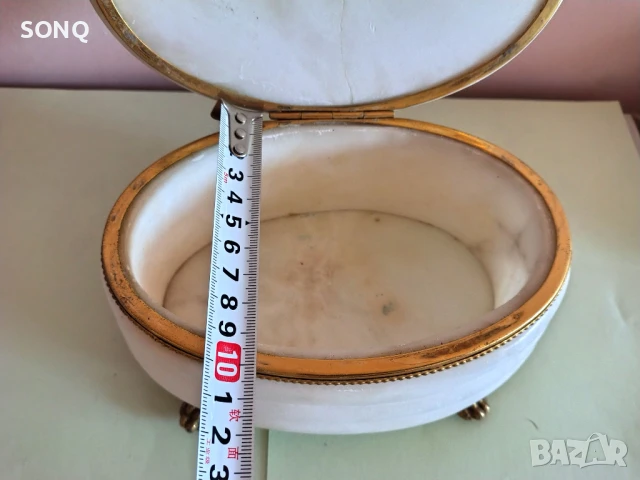 Невероятно Красива Кутия За Бижута От алабастър Със Позлата, снимка 10 - Антикварни и старинни предмети - 51156200