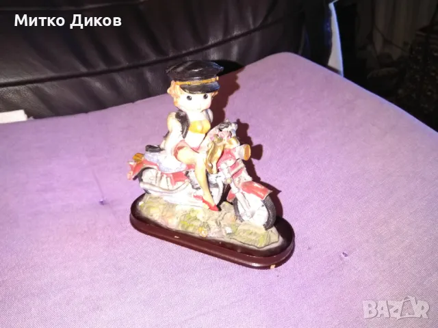 Скулптурка рокерка по бански на мотор 134х52мм и Н-127мм