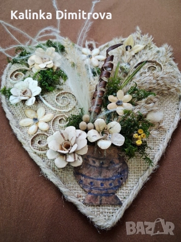 Четири  ръчно изработени декорации .