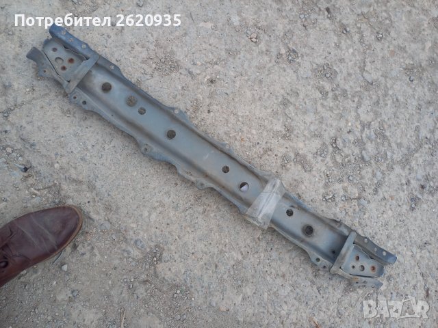 Греда под радиатор тойота ярис 2006-20011 