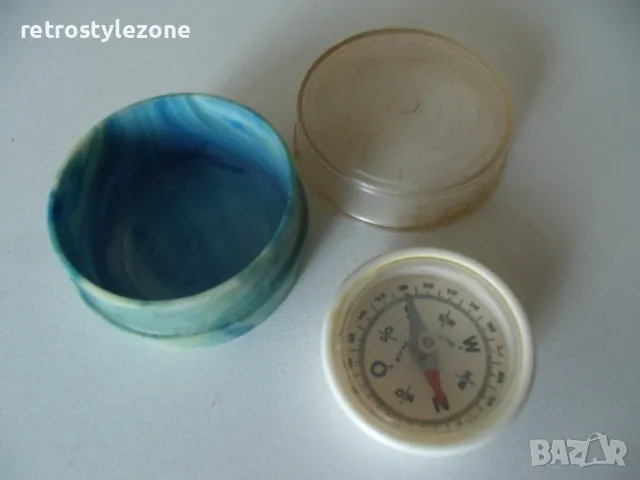 № 7944 стар малък компас   - с кутийка  - диаметър 3,5 см   - соц.период / България - Г.С София /