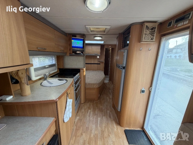 Каравана Swift Conqueror-Френска Спалня/Голям хладилник/Душ кабина/Солар/Mover/Форселт/Като нова, снимка 5 - Каравани и кемпери - 53689745
