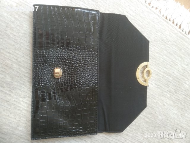 Черна чанта лак плик клъч, снимка 3 - Чанти - 42468883