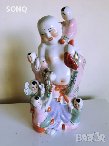 Прекрасна Порцеланова Статуетка Смеещ Се Буда Със Децата