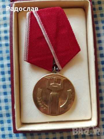 стар медал 25 години Народна власт, снимка 2 - Колекции - 53748882