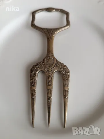 Викторианска вилица за хляб, посребрена с маркировка.