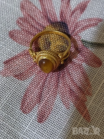 Сребърен пръстен с позлата и тигрово око