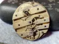 МЕХАНИЗЪМ от СТАР ШВЕЙЦАРСКИ ДЖОБЕН ЧАСОВНИК с ПОРЦЕЛАНОВ РИМСКИ ЦИФЕРБЛАТ За КОЛЕКЦИЯ ЧАСТИ 49706, снимка 1