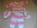 Плетен бебешки костюм в розово и бяло , снимка 1 - Комплекти за бебе - 41456027