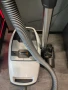 Продавам прахосмукачка в много добро състояние Миеле., снимка 18