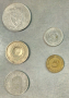 Разни монети: крони, пфениги, рубли, т. лира