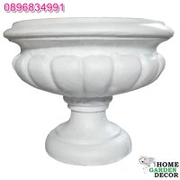 Бяла градинска саксия кашпа от бетон, снимка 1 - Саксии и кашпи - 40678595